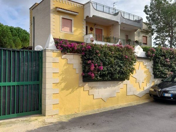 casa indipendente in vendita a Bari in zona Torre a Mare
