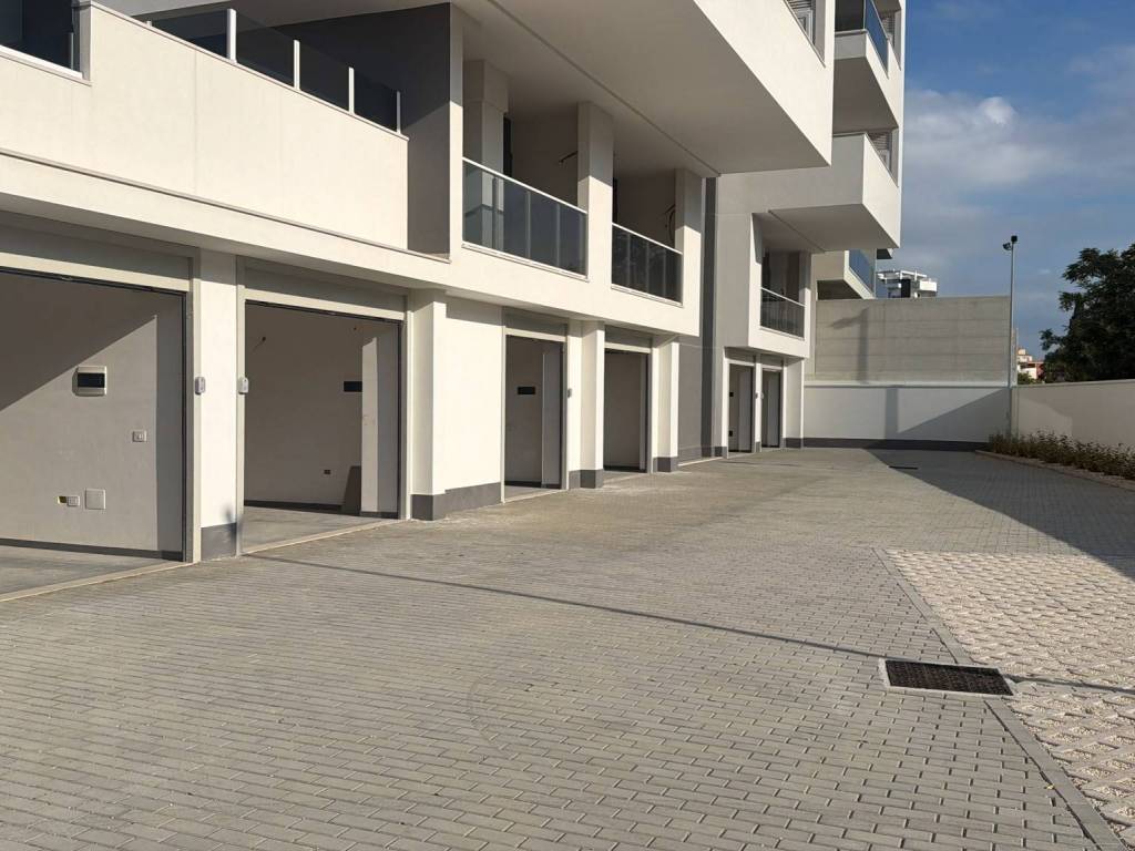 box auto in vendita a Bari in zona Picone