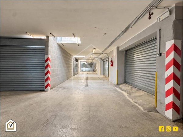 box auto in vendita a Bari in zona Carrassi
