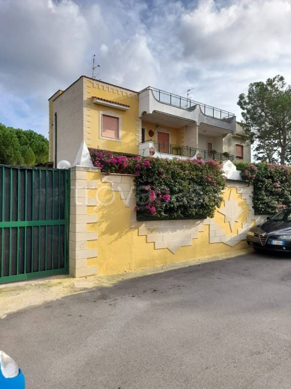 casa indipendente in vendita a Bari in zona Torre a Mare