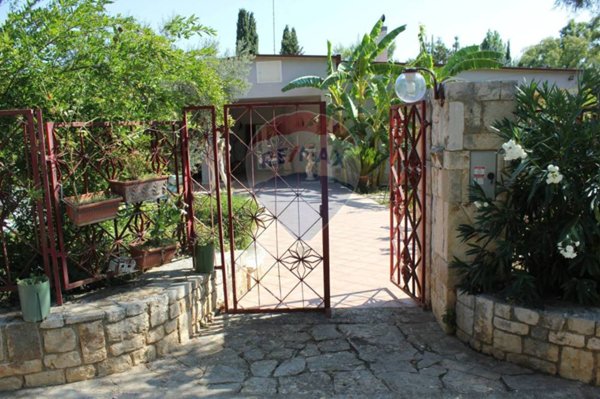 casa indipendente in vendita a Binetto