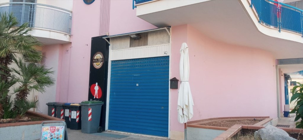 locale commerciale in vendita a Bitetto
