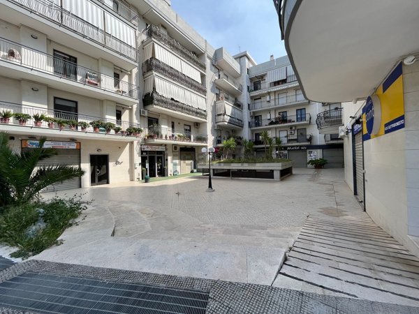 locale commerciale in vendita a Bitetto