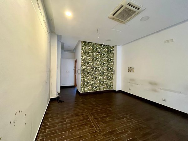 locale commerciale in vendita a Bitetto