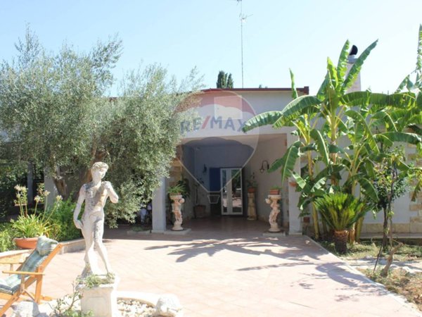 casa indipendente in vendita a Bitetto in zona Contrada Fratta