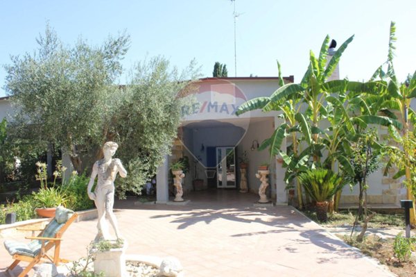 casa indipendente in vendita a Bitetto in zona Contrada Fratta