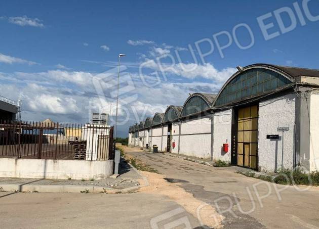 locale commerciale in vendita a Bitetto