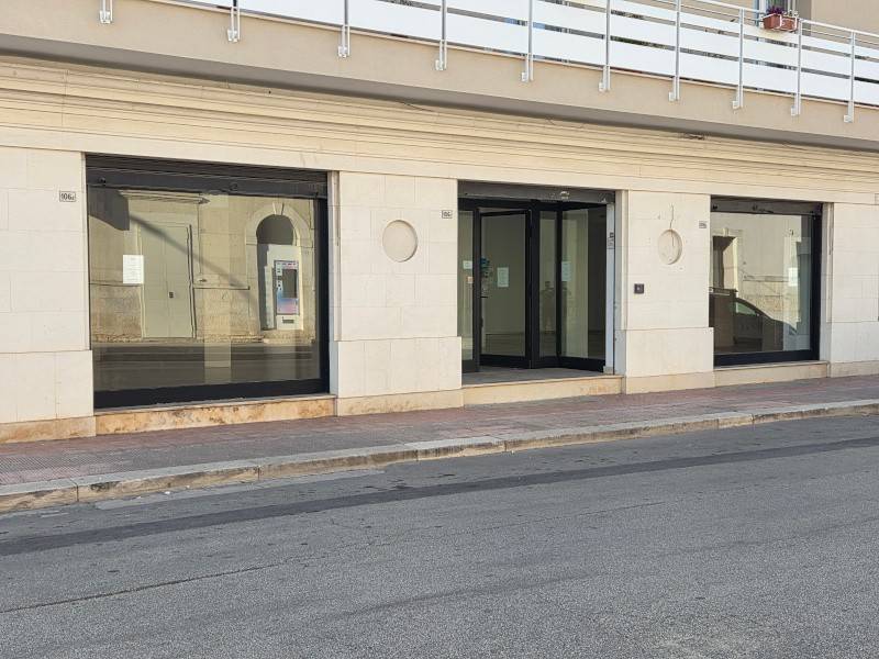 negozio in vendita a Bitetto in zona Contrada Fratta