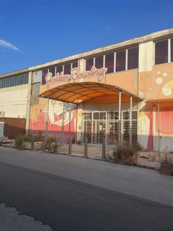locale commerciale in vendita a Bitonto