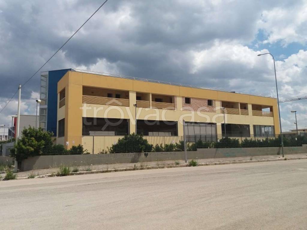 locale commerciale in vendita a Bitonto