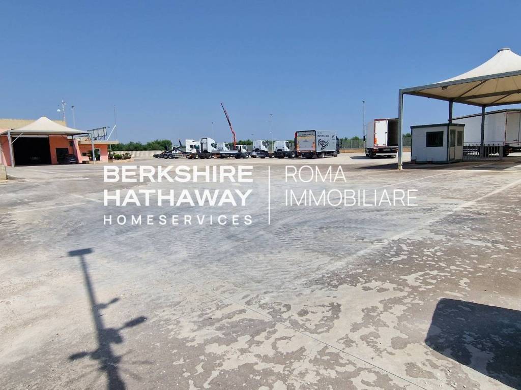 locale commerciale in vendita a Bitonto