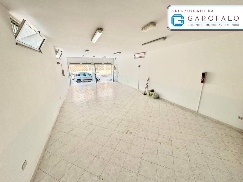 locale commerciale in vendita a Bitonto in zona Palombaio