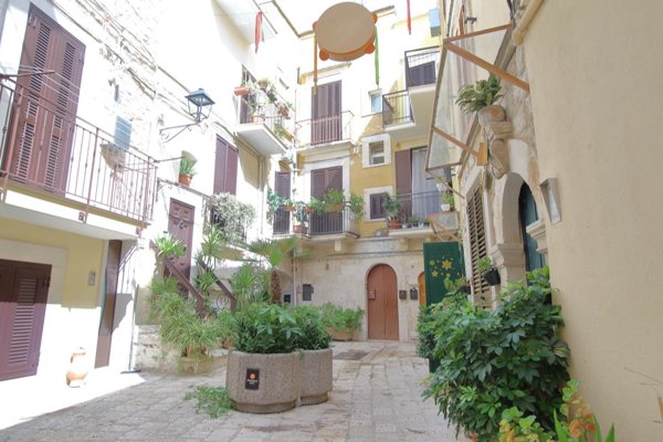 casa indipendente in vendita a Bitonto in zona Borgo Antico