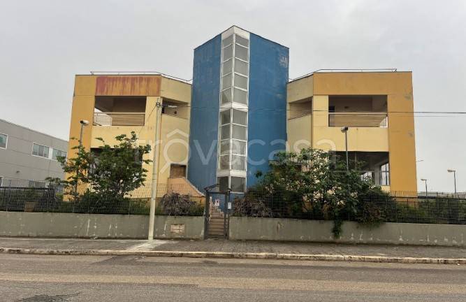 locale commerciale in vendita a Bitonto