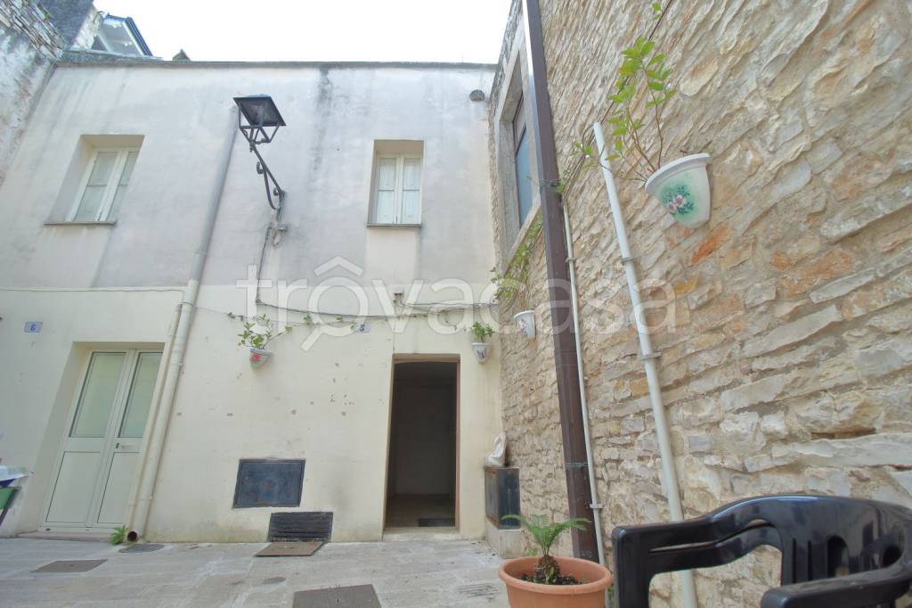 casa indipendente in vendita a Bitonto in zona Borgo Antico