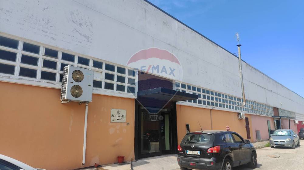 locale commerciale in vendita a Bitonto