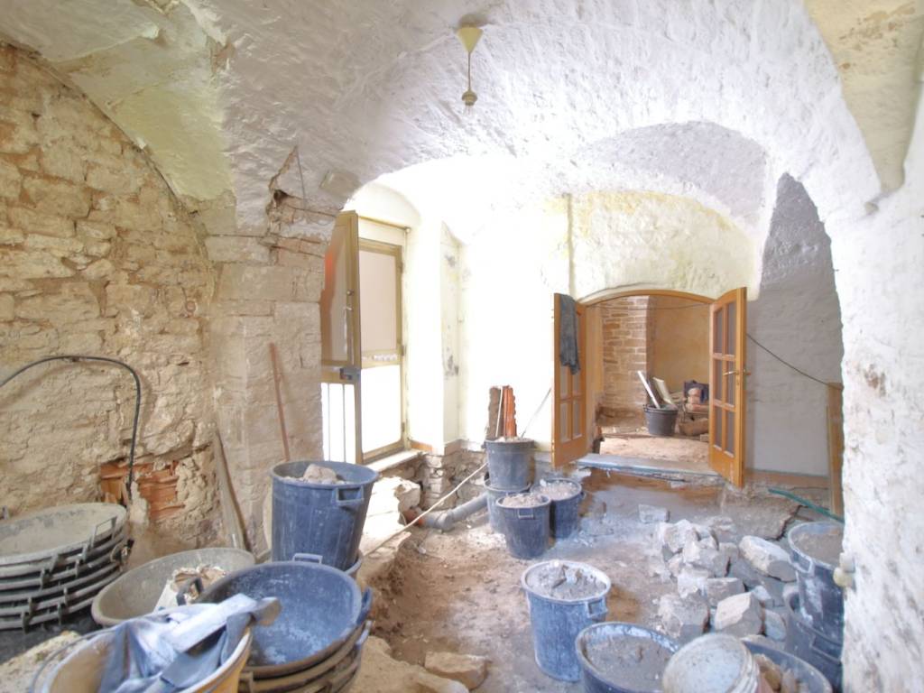 intera palazzina in vendita a Bitonto in zona Borgo Antico