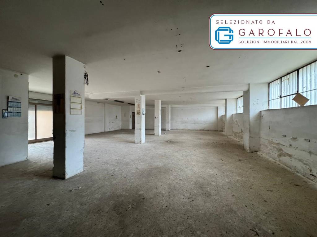 locale commerciale in vendita a Bitonto