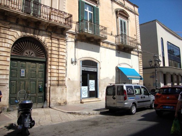negozio in vendita a Bitonto in zona Centro Città