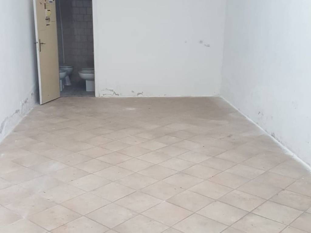 negozio in vendita a Bitonto