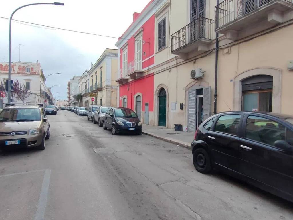 negozio in vendita a Bitonto in zona Centro Città