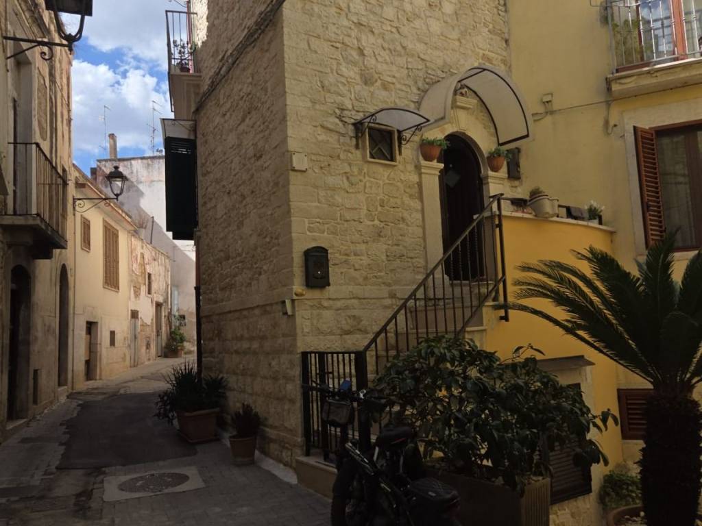 casa indipendente in vendita a Bitonto in zona Borgo Antico