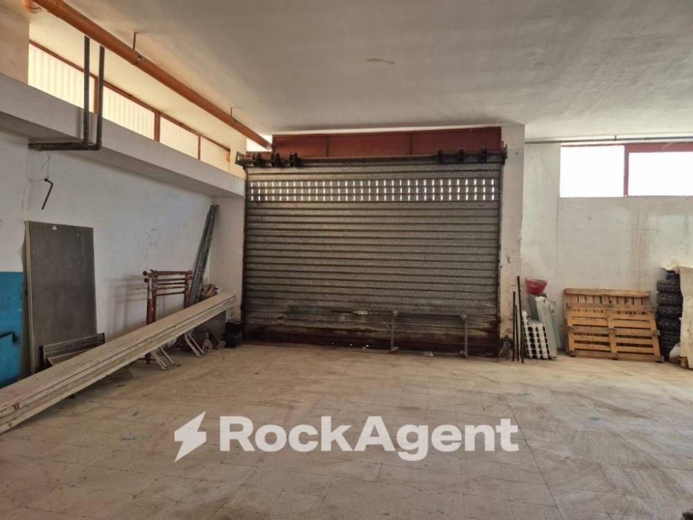 locale commerciale in vendita a Bitonto