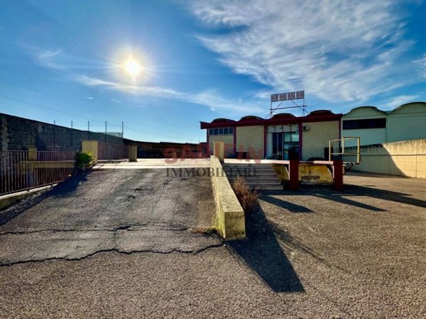 locale commerciale in vendita a Bitonto