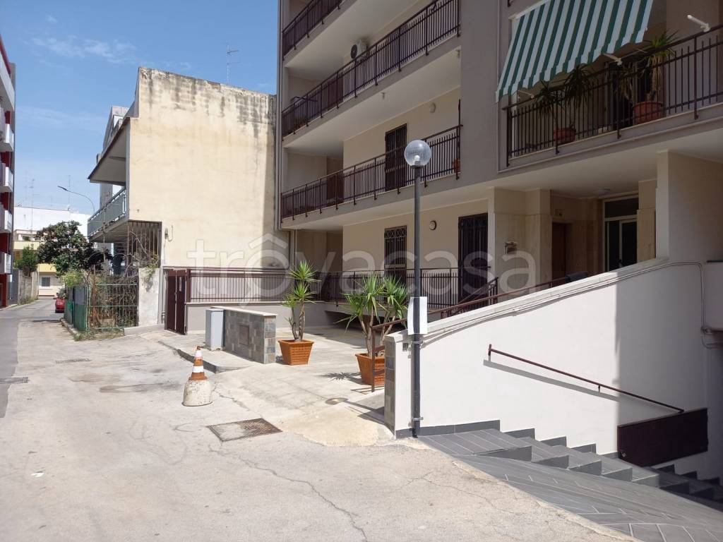 locale commerciale in vendita a Bitonto