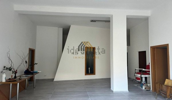 locale commerciale in vendita a Bitonto