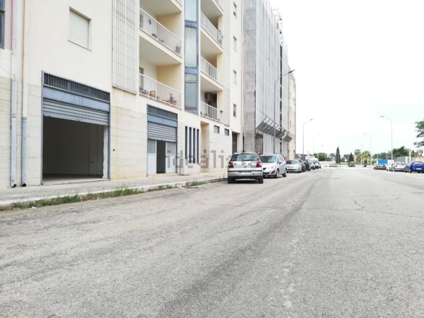 locale commerciale in vendita a Bitonto