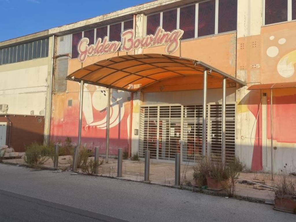 locale commerciale in vendita a Bitonto