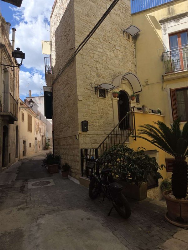 casa indipendente in vendita a Bitonto in zona Borgo Antico