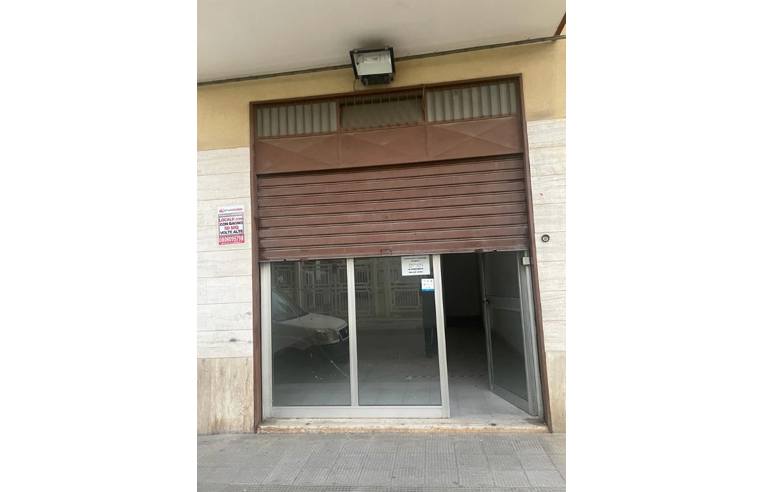 locale commerciale in vendita a Bitonto