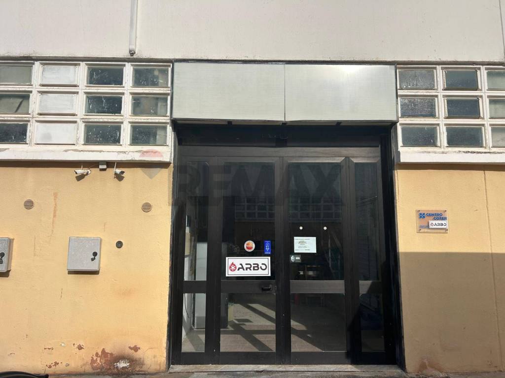 locale commerciale in vendita a Bitonto