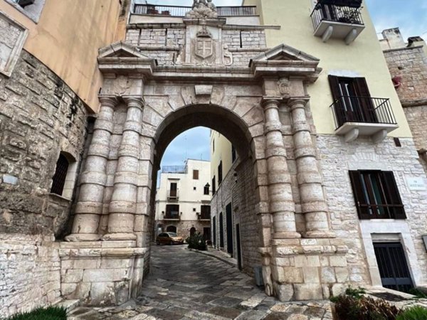 intera palazzina in vendita a Bitonto in zona Borgo Antico