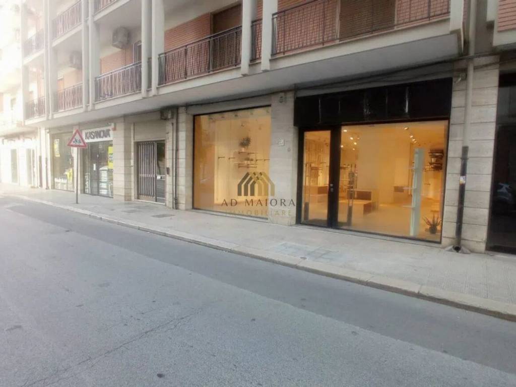 negozio in vendita a Bitonto in zona Centro Città