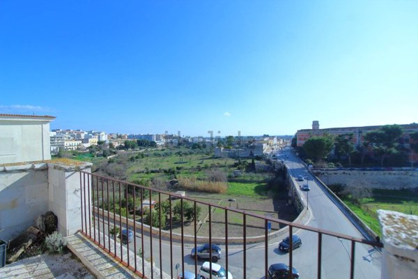 casa semindipendente in vendita a Bitonto in zona Borgo Antico