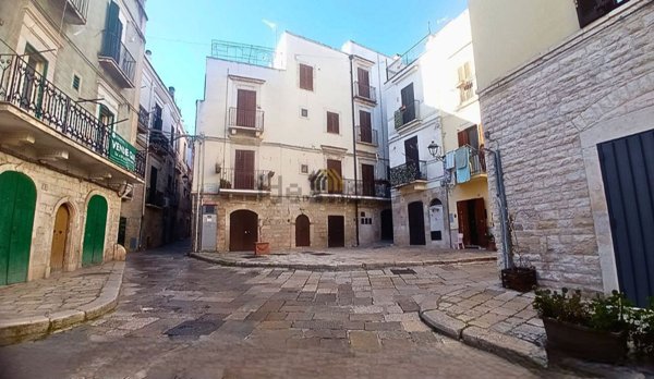 casa indipendente in vendita a Bitonto in zona Borgo Antico