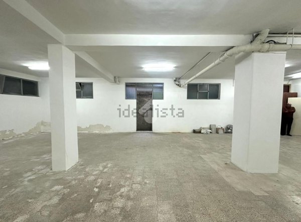 locale commerciale in vendita a Bitonto