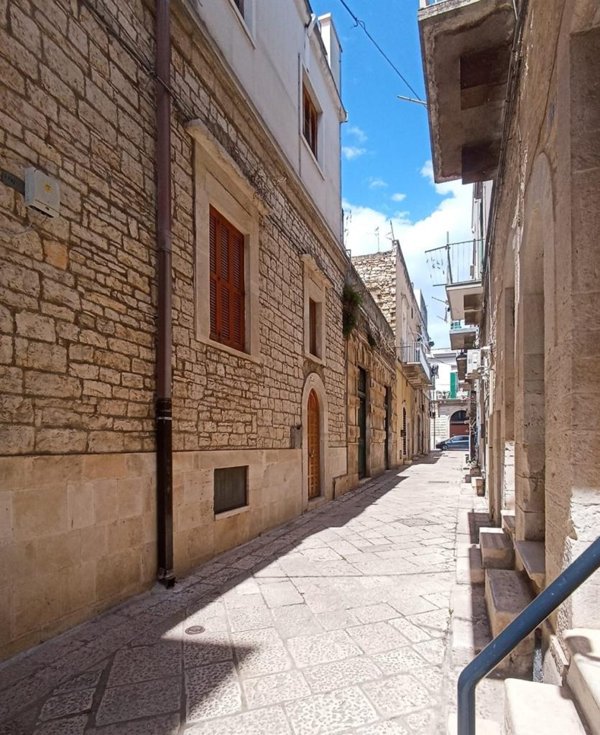 casa indipendente in vendita a Bitonto in zona Borgo Antico