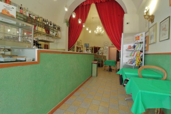 negozio in vendita a Bitonto in zona Centro Città