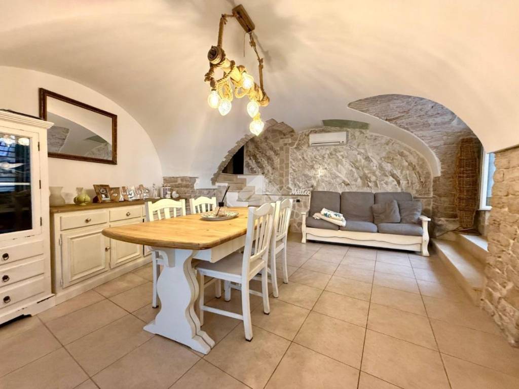 appartamento in vendita a Bitonto in zona Borgo Antico