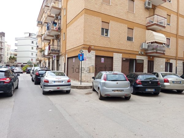 locale commerciale in vendita a Bitonto