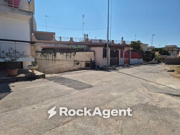 locale commerciale in vendita a Bitonto