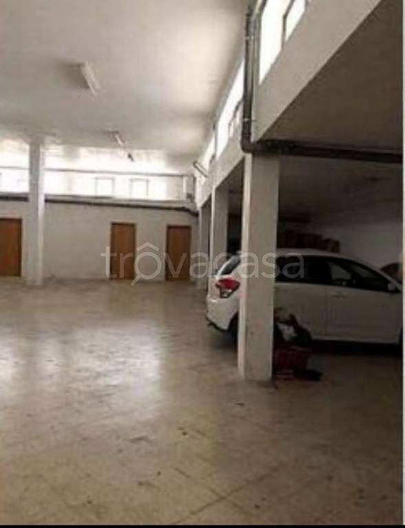 locale commerciale in vendita a Bitonto