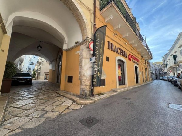 negozio in vendita a Bitonto in zona Centro Città