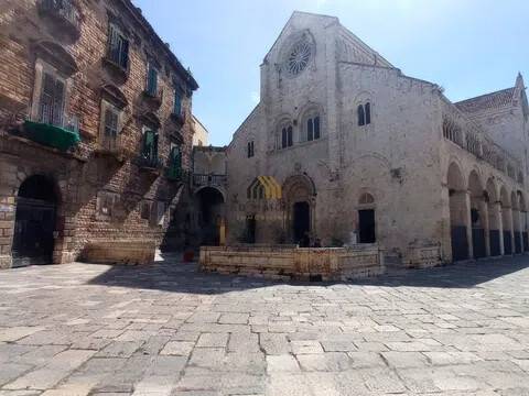 negozio in vendita a Bitonto in zona Borgo Antico