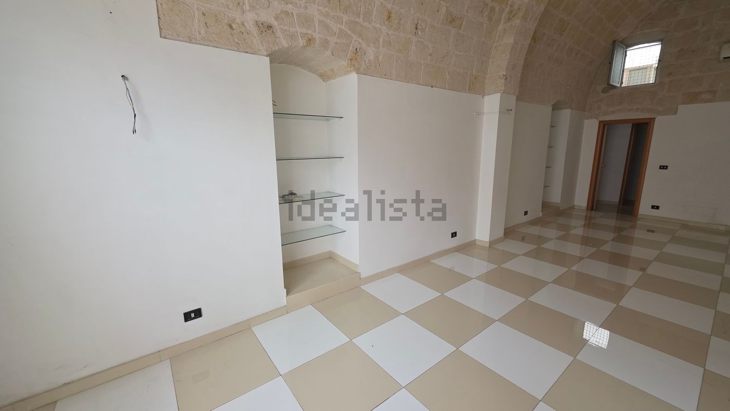 locale commerciale in vendita a Bitritto