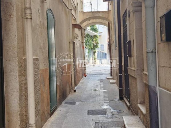 locale commerciale in vendita a Capurso